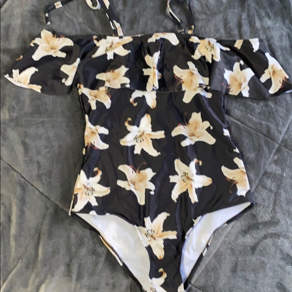 WOMEN BATHING SUIT